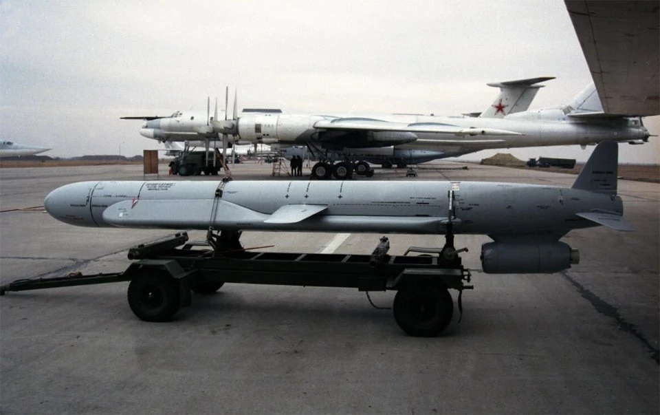 РФ знову запустила по Україні ракету Х-55 з імітатором ядерної частини