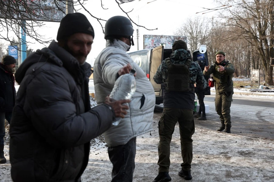 At Ukraine Front, Embattled Bakhmut Residents Desperate for Water