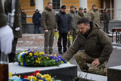 Президент України вшанував пам’ять Героїв Крут