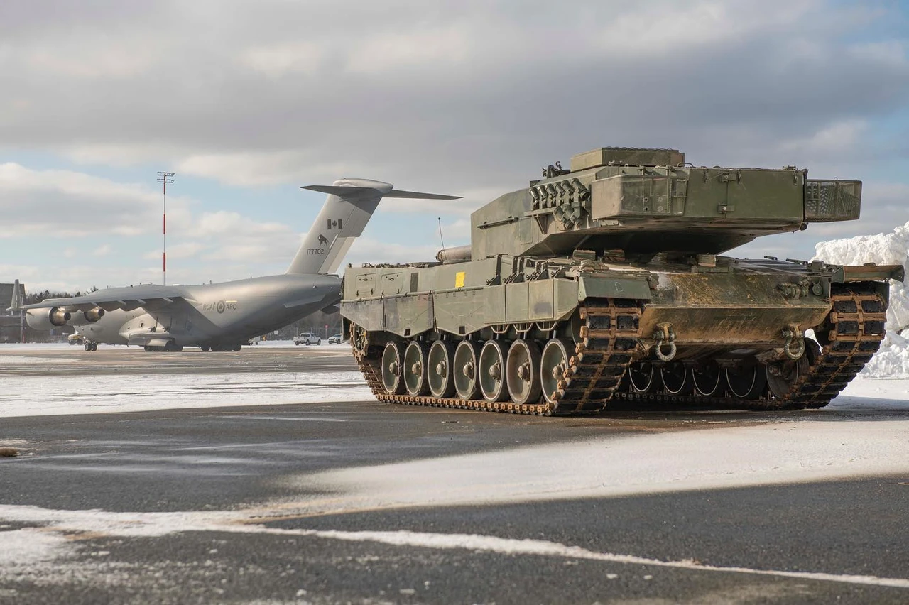 Канада відправила в Україну перший танк Leopard 2