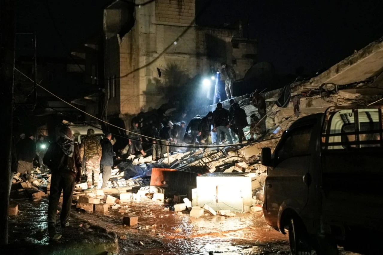 زلزال مدمر يودي بحياة نحو 1300 شخص وآلاف الجرحى في سوريا وتركيا