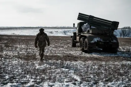 القائد العام للقوات المسلحة الأوكرانية يقول إن المعارك تحتدم في منطقة دونيتسك