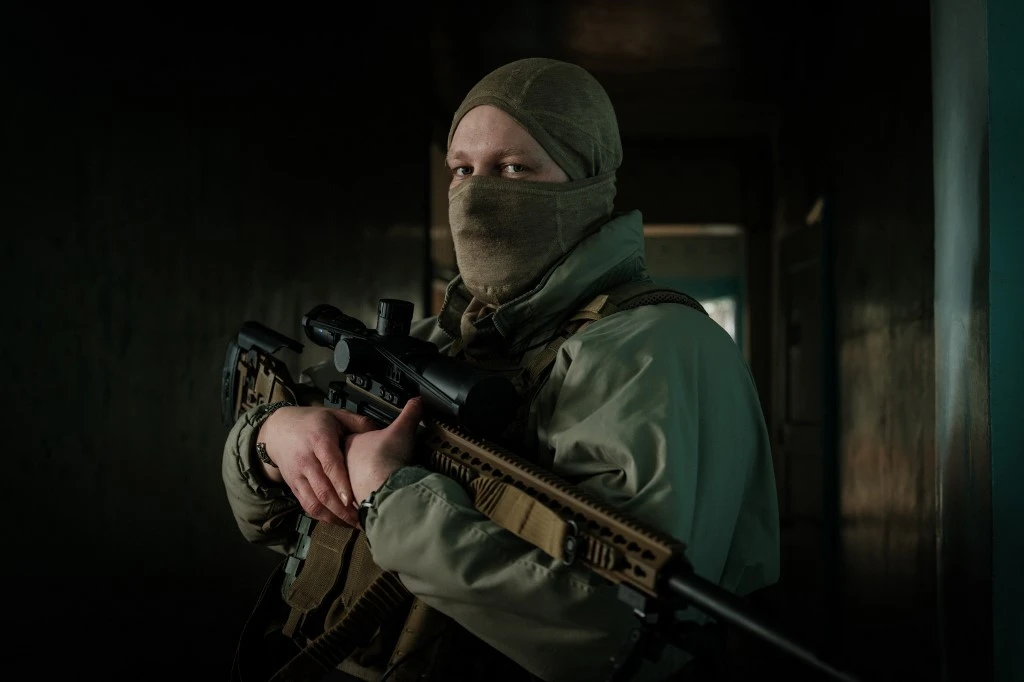 In Eastern Ukraine, Snipers Watch and Wait