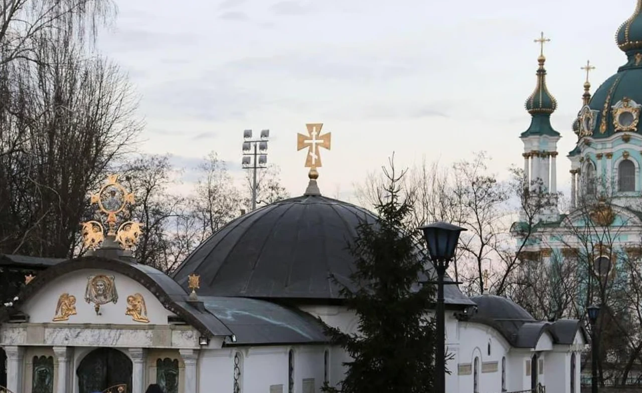 "Храм-кіоск" біля Десятинної церкви у Києві мають демонтувати