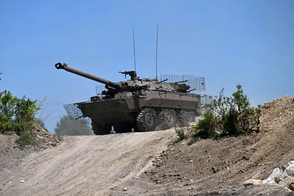 Франція обіцяє передати Україні легкі танки AMX-10 RC наступного тижня