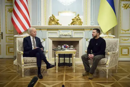 خلال زيارة غير معلنة إلى كييف بايدن يعد بمزيد من المساعدة العسكرية لأوكرانيا