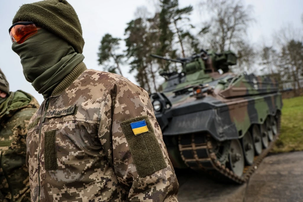 How Ukrainian Soldiers are Cramming a German Tank Course in Double Time