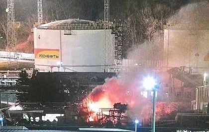«НЛО» над Росією: підпал нафтопереробного заводу в Чорному морі, в Петербурзі скасовані цивільні рейси