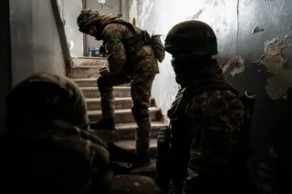 Ukraine Troops 'On Edge' as Moscow Seeks to Encircle Bakhmut