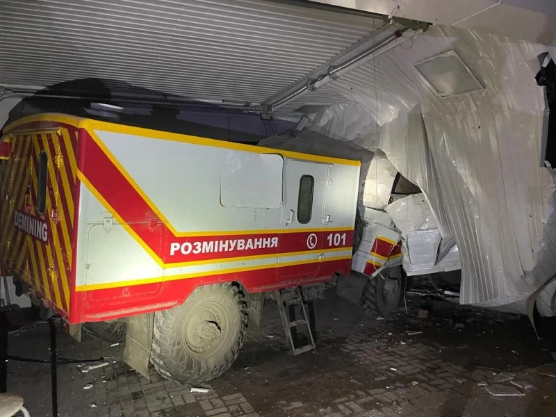 Росія вдарила по пожежній частині у Святогірську: один рятувальник загинув, 4 поранені