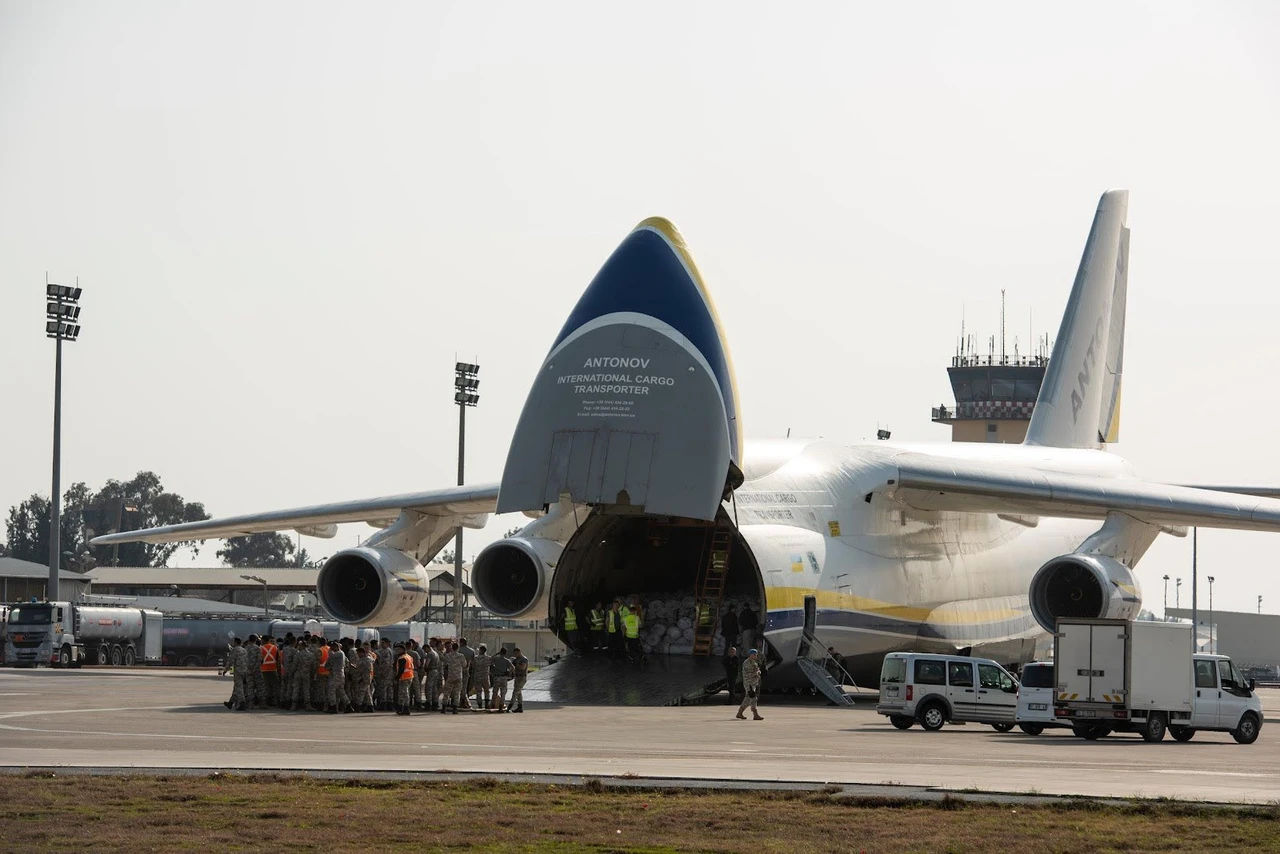 Український літак доставив понад 100 тонн гумдопомоги постраждалим від землетрусів у Туреччині