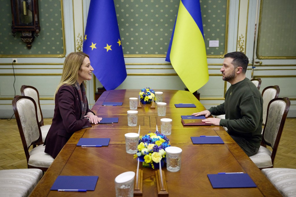 رئيسة البرلمان الأوروبي تحث على محادثات عضوية أوكرانيا هذا العام