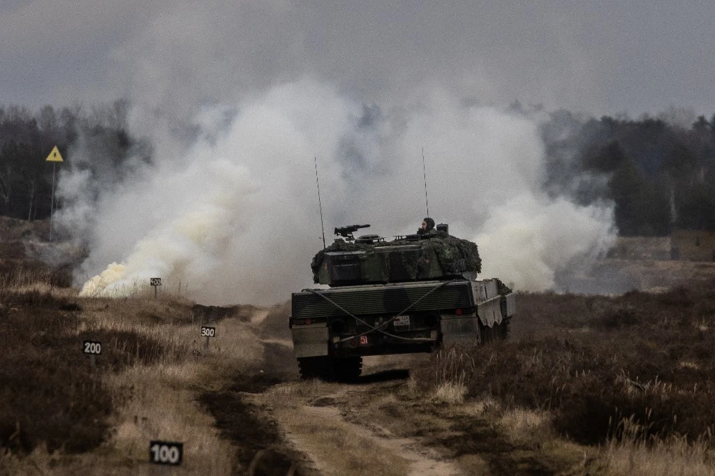 بولندا تعلن تسليم 10 دبابات ليوبارد إلى أوكرانيا هذا الأسبوع