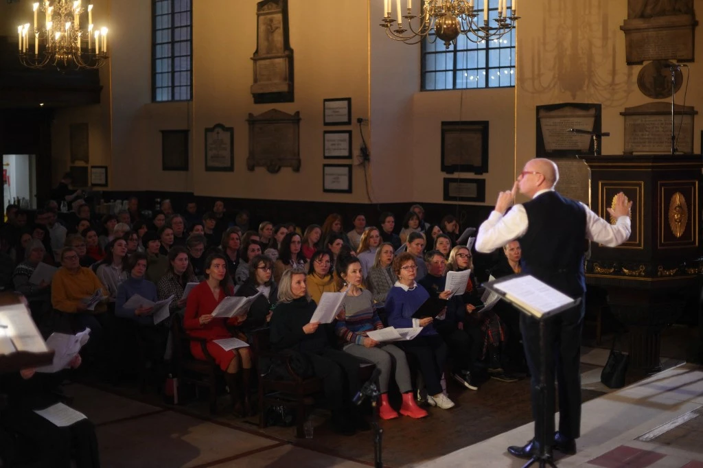 Ukrainian Choir Lifts Spirits at London's 'Actor's Church'