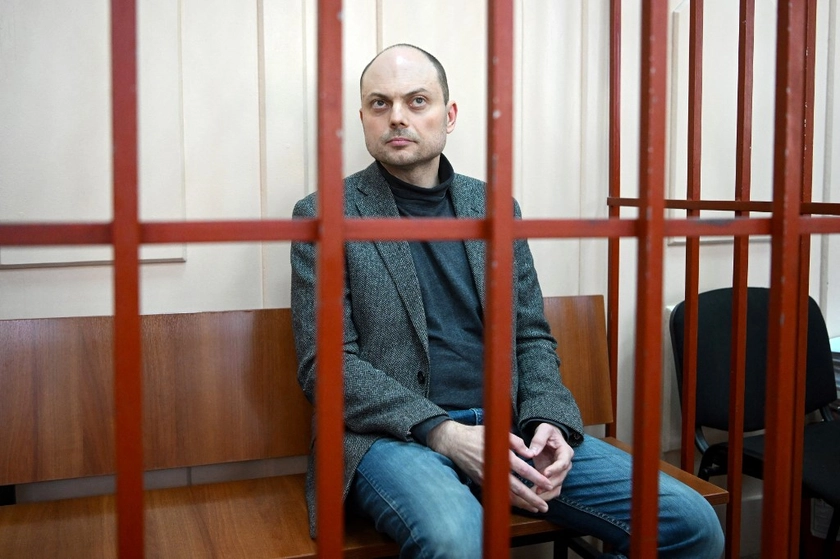 Kremlin Critic Kara-Murza Goes on Trial for Treason