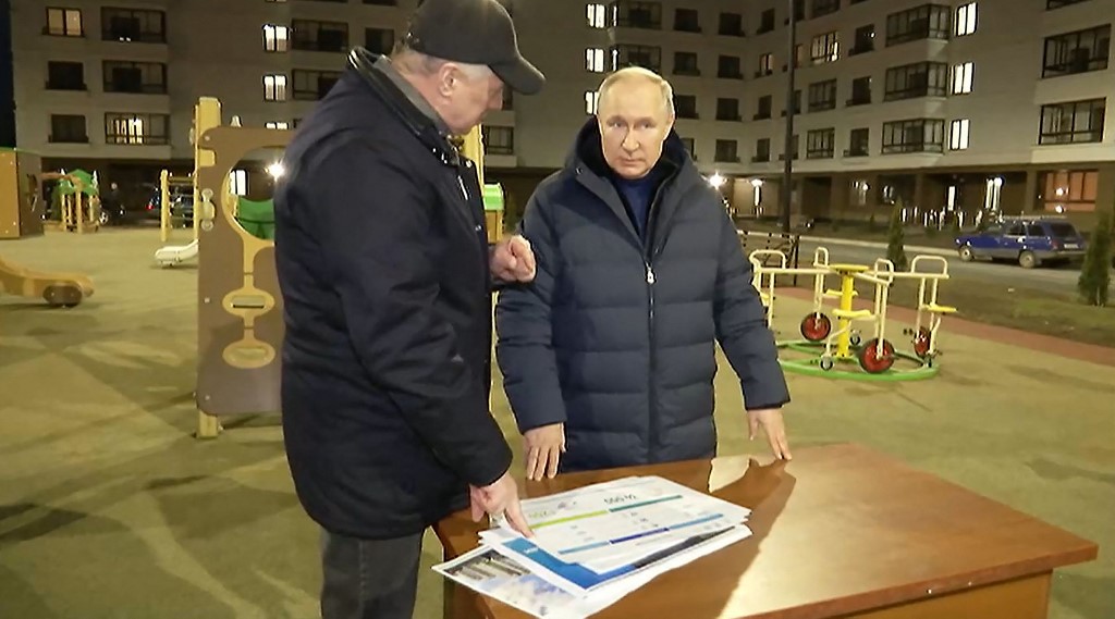The 5 Weirdest Things About Putin’s Trip to Occupied Mariupol