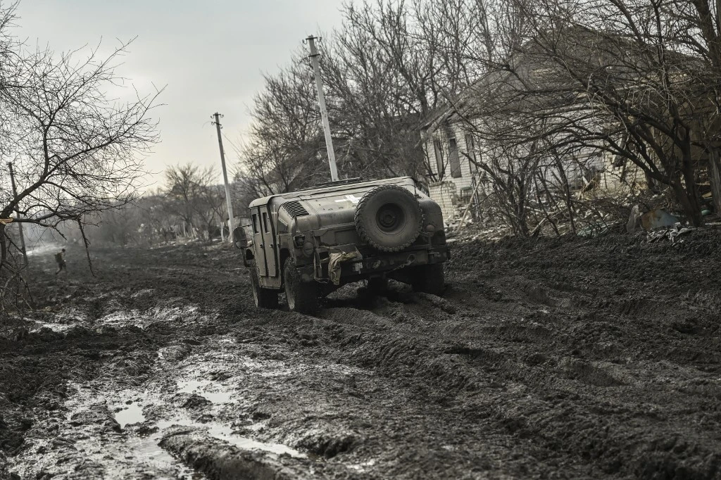 Mud: The Common Enemy in Eastern Ukraine