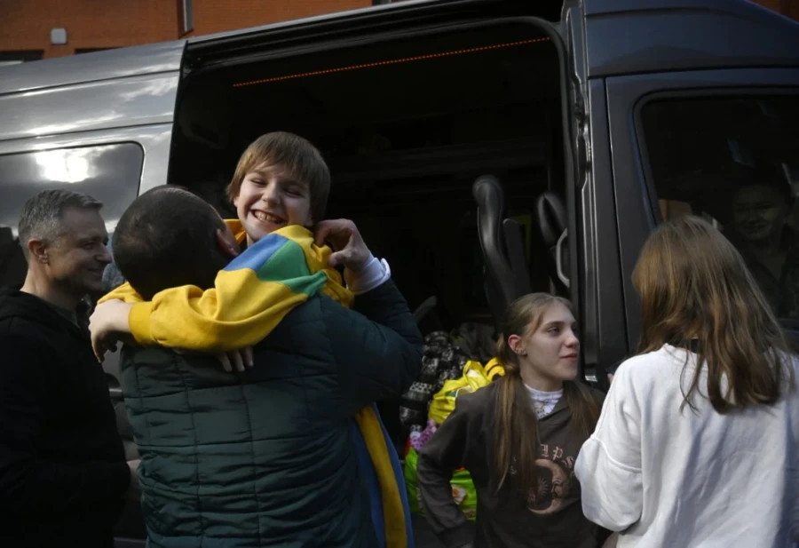 لم شمل أطفال أوكرانيا الذين تحتجزهم روسيا مع والديهم