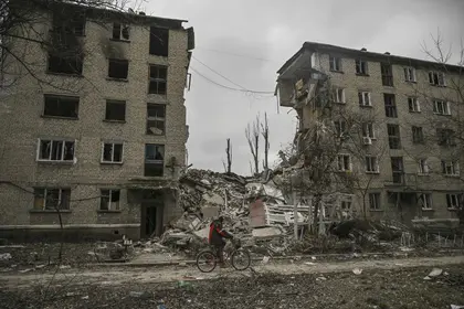 Ukraine Withdraws City Workers From Frontline Town Avdiivka