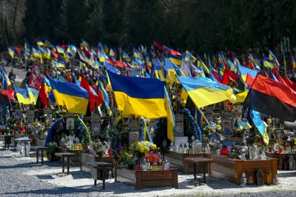 الحب والألم والخسارة في مقبرة أوكرانيا التاريخية
