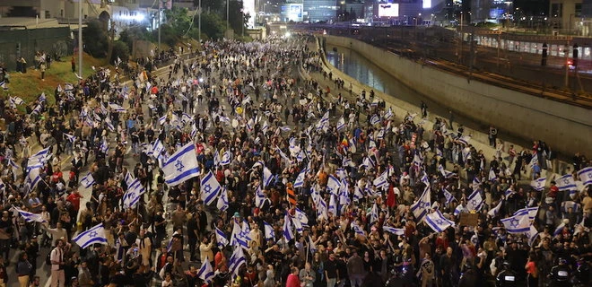 В Ізраїлі знову спалахнули масові протести: демонстрантів розігнали водометами