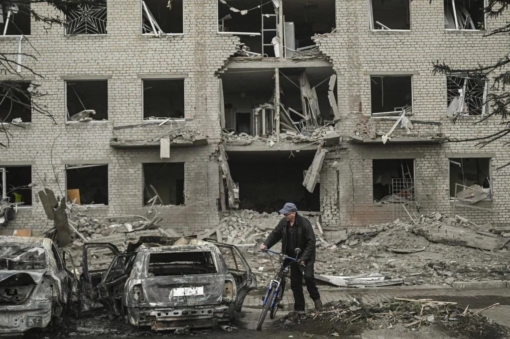 Russian Missiles Pound East Ukraine City, Killing Two, Wounding Dozens