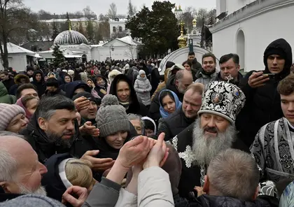 Pro-Moscow Clergy Obstruct Journalists at the Lavra