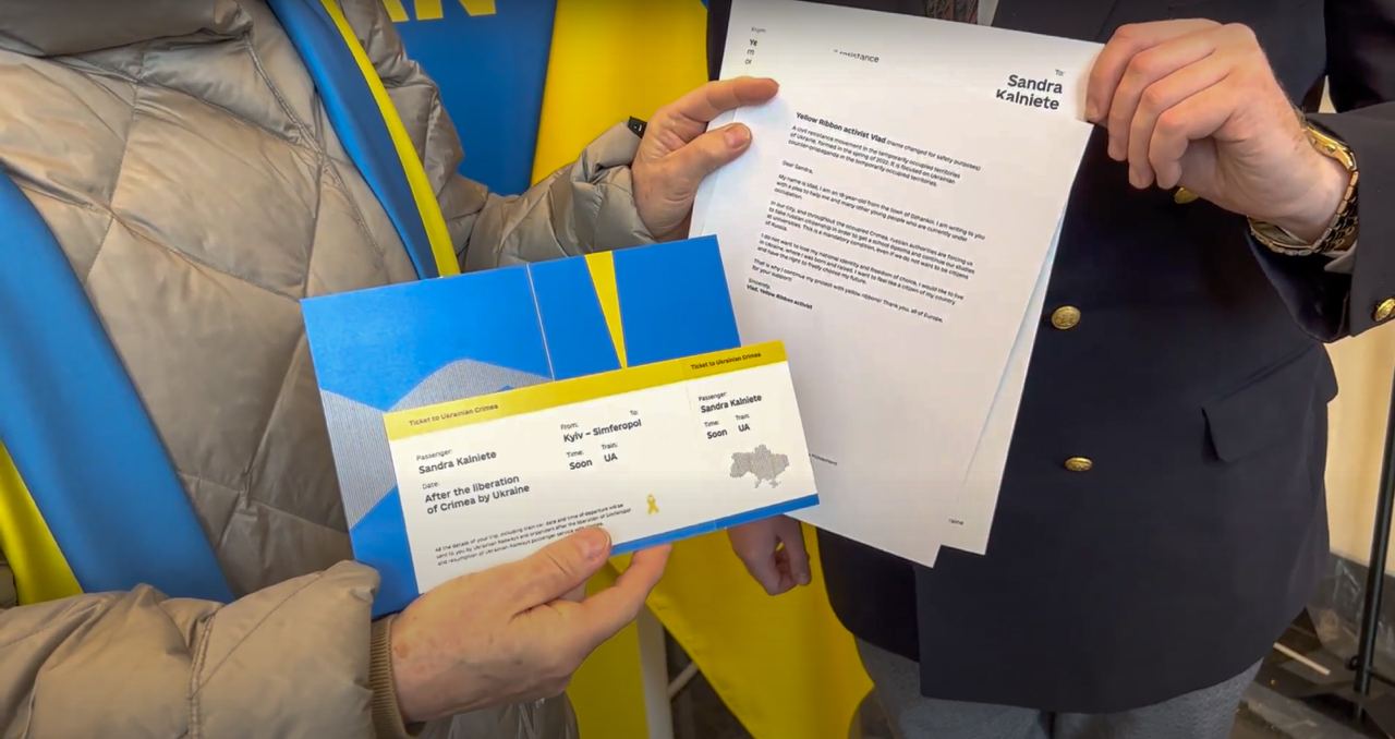 Активісти «Жовтої стрічки» передали представникам Європарламенту листи з історіями спротиву в Криму та закликали його підтримати