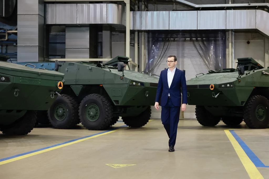 Kyiv Orders 100 Armoured Vehicles From Poland: PM