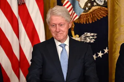 ПОЯСНЕННЯ: Колишній президент США Білл Клінтон сказав, що почувається «жахливо» через Будапештський меморандум