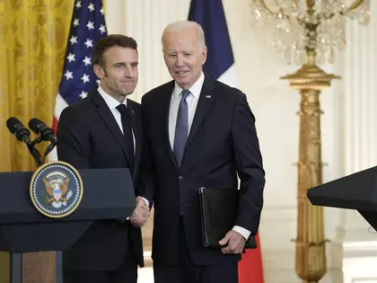 Глави Франції та США хочуть залучити Китай до припинення війни в Україні