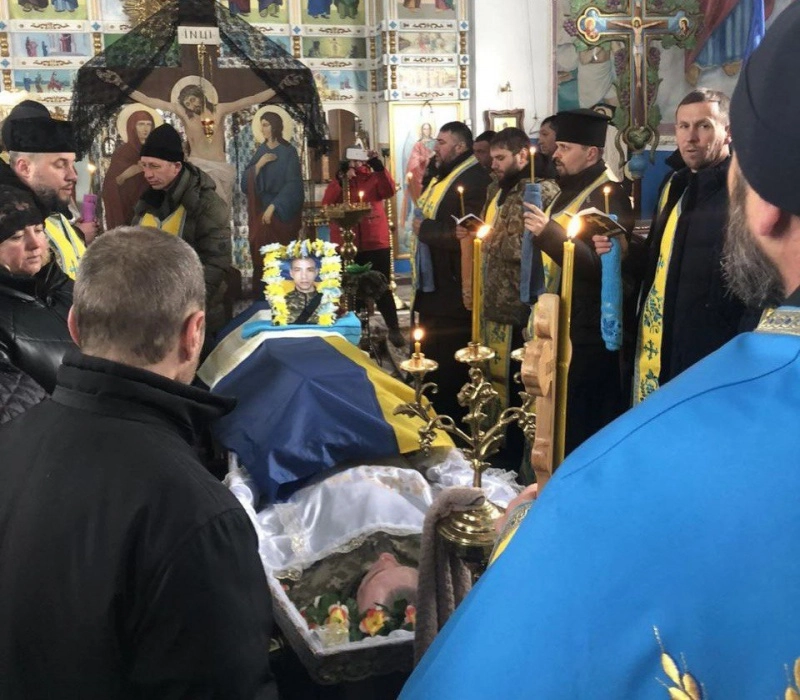На Буковині УПЦ МП не дозволяла вірянам відспівати загиблого воїна у храмі