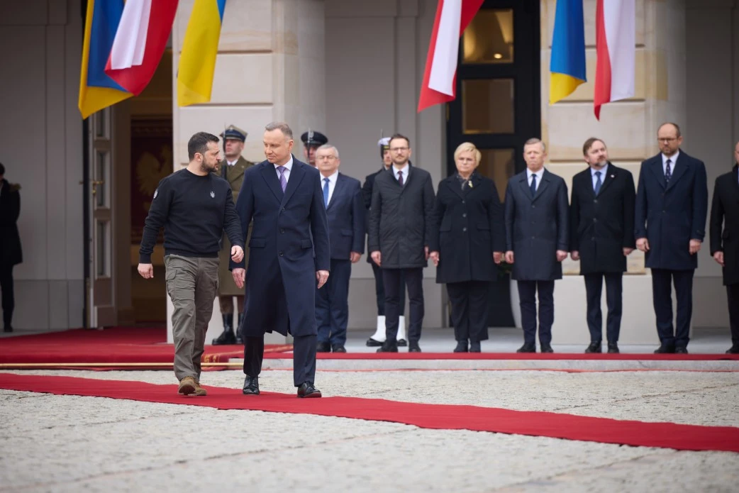 الرئيس الأوكراني فولوديمير زيلينسكي يصل إلى بولندا في زيارة رسمية