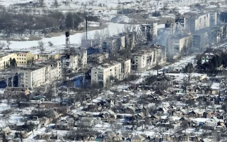 آخر المدنيين يفرّون من باخموت شرق أوكرانيا