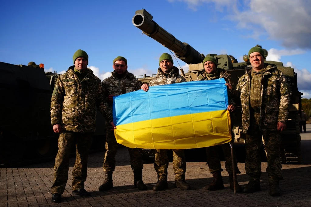 Behind-the-Scenes of UK Training Ukrainian Tank Crews: New Video Released