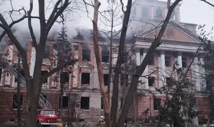 One Dead and 23 Injured After Russian Missile Hits Residential Building in Mykolaiv