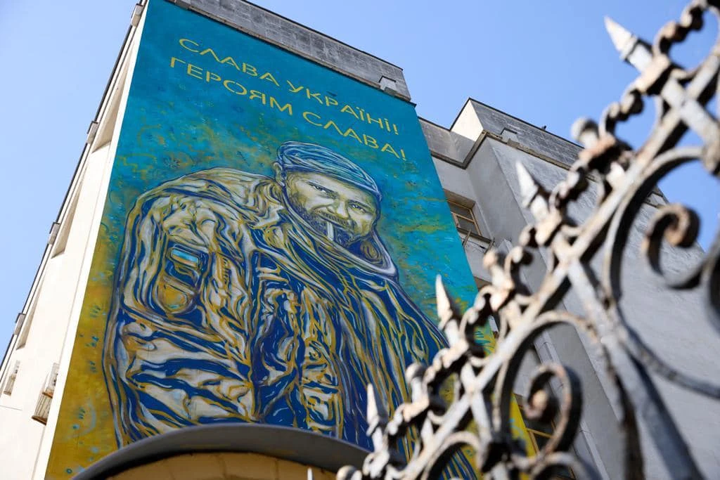 У Києві з’явився мурал на честь військового, розстріляного росіянами