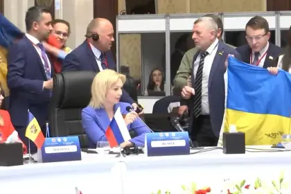 Russian Flag Snatcher Pumelled by Ukrainian Lawmaker