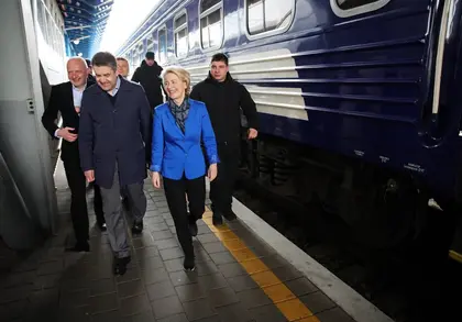 رئيسة المفوضية الأوروبية تصل إلى كييف لإحياء "يوم أوروبا"