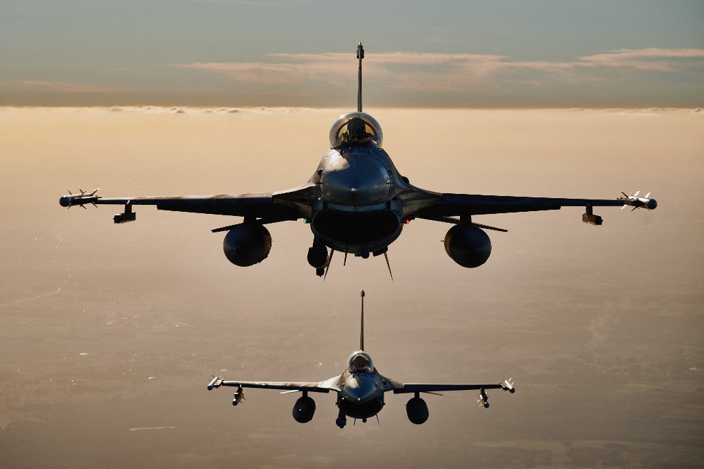 Чому Україна потребує yніверсальних винищувачів F-16