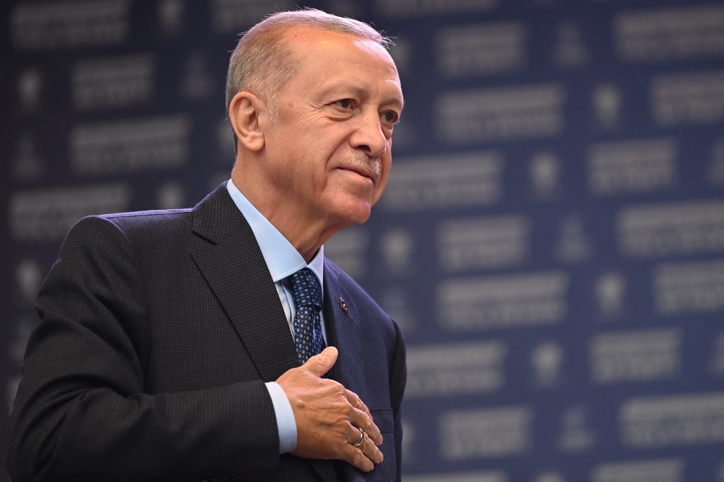 Erdogan Defends Putin Against Election Meddling Claims