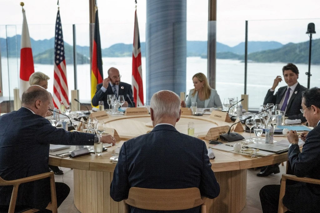 जापान में G7 शिखर सम्मेलन में शामिल होंगे जेलेंस्की- Zelensky to attend G7 summit in Japan
