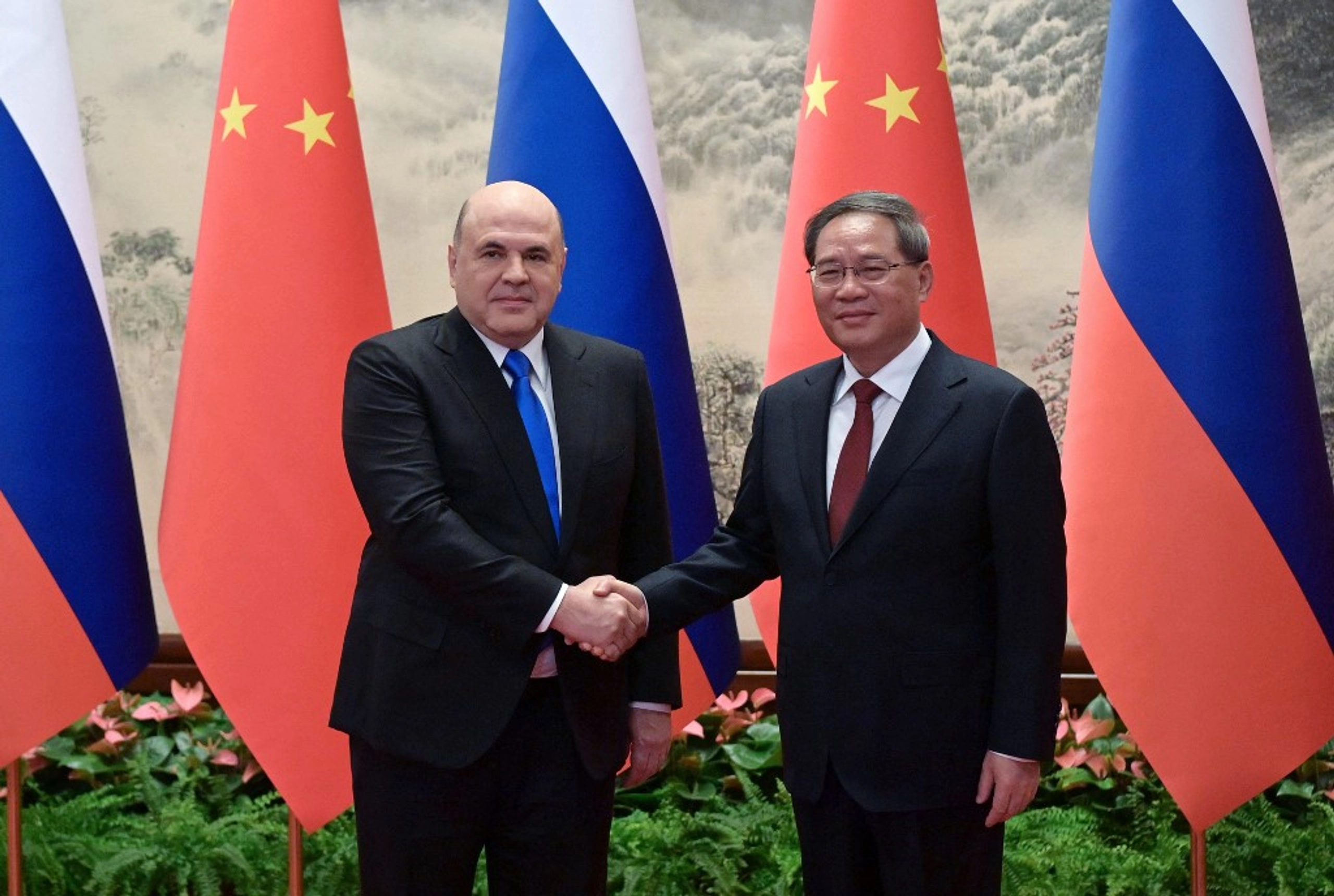 Russian PM Hails China Ties in Face of  'Sensational Pressure' From West