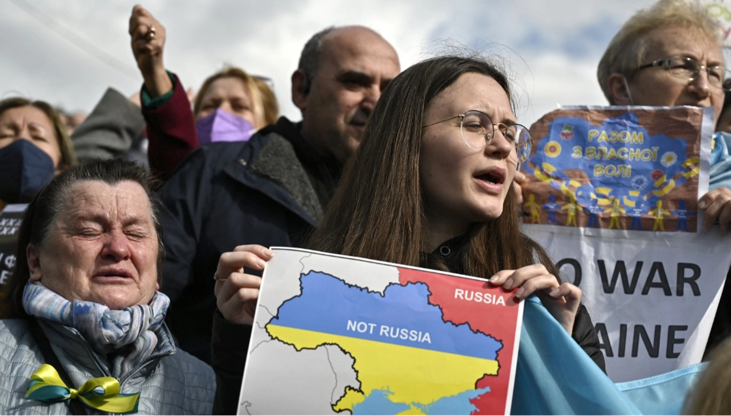 Survey: Most Ukrainians Unwilling to Return to Demarcation Line Before February 24