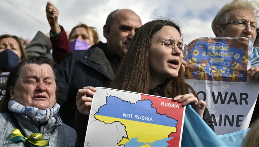 Survey: Most Ukrainians Unwilling to Return to Demarcation Line Before February 24