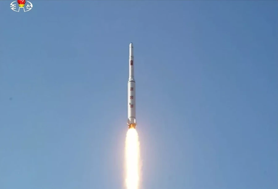 كوريا الشمالية تعلن تحطم "صاروخها الفضائي" في البحر