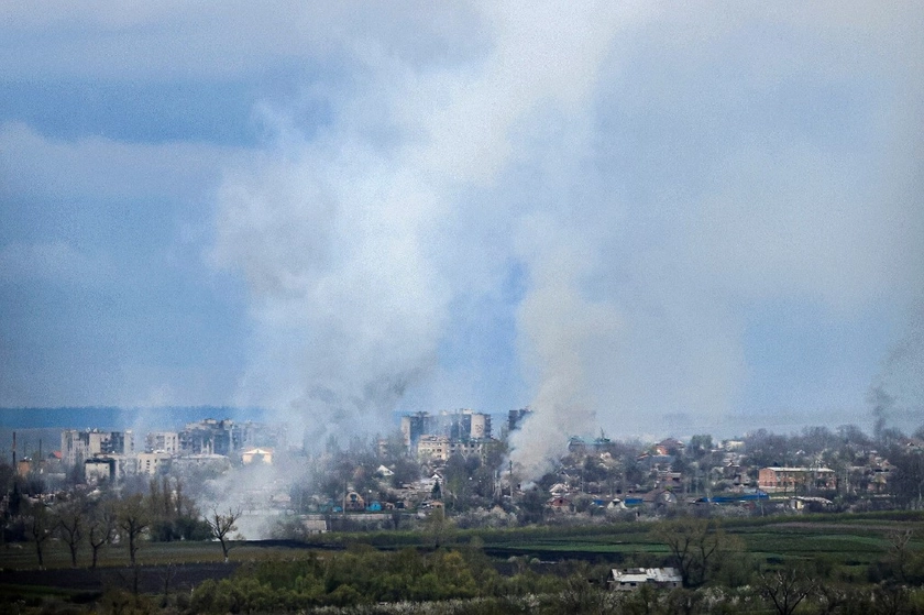 Russian Troops Quietly Retreating Near Bakhmut, Wagner Chief Claims