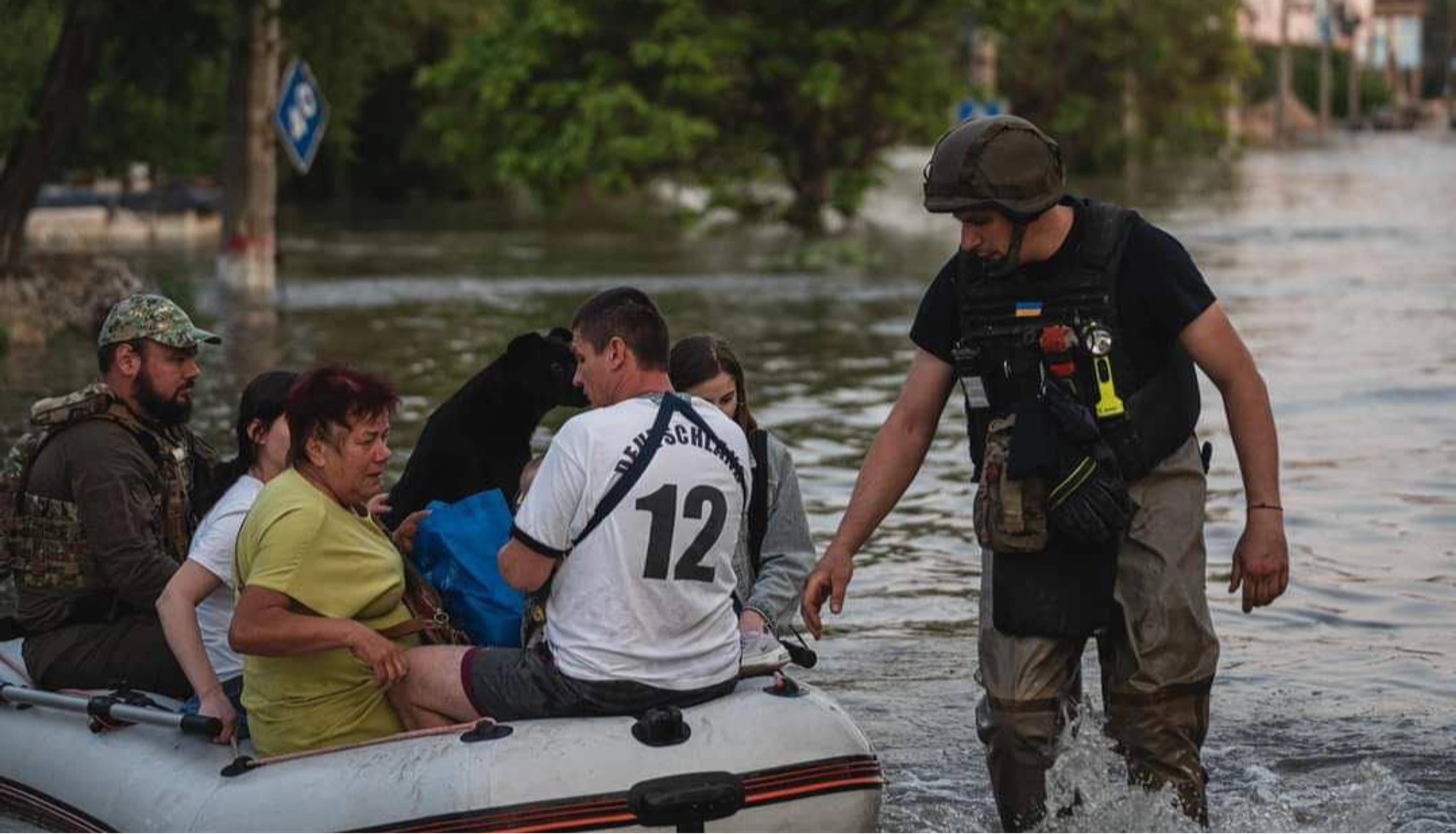 Forced to Evacuate Kherson, Locals Rage at Russians