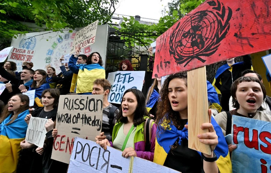 'Russian Language Represents War Crimes': Protest Near UN Office in Kyiv