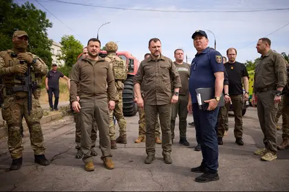 Zelensky Arrives in Kherson to Address the Aftermath of Kakhovka Dam Destruction